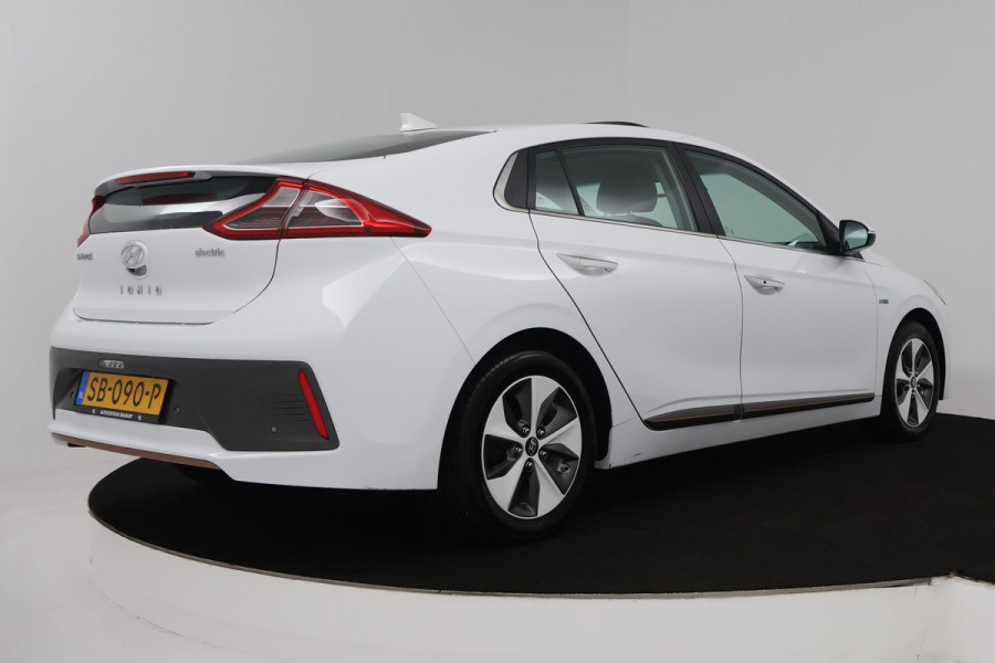 Hyundai IONIQ Premium EV (PANORAMADAK, STOEL/STUUR VERWARMING, CAMERA, ELEKTR STOELEN, NAVIGATIE, PARKEERSENSOREN)