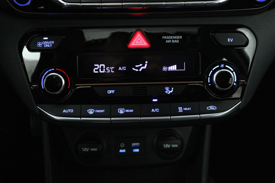 Hyundai IONIQ Premium EV (PANORAMADAK, STOEL/STUUR VERWARMING, CAMERA, ELEKTR STOELEN, NAVIGATIE, PARKEERSENSOREN)