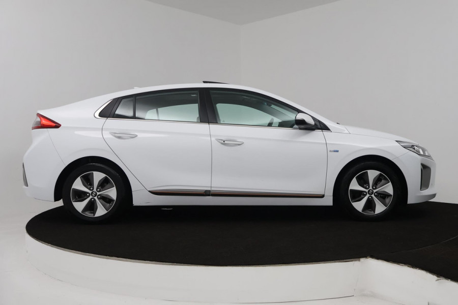 Hyundai IONIQ Premium EV (PANORAMADAK, STOEL/STUUR VERWARMING, CAMERA, ELEKTR STOELEN, NAVIGATIE, PARKEERSENSOREN)