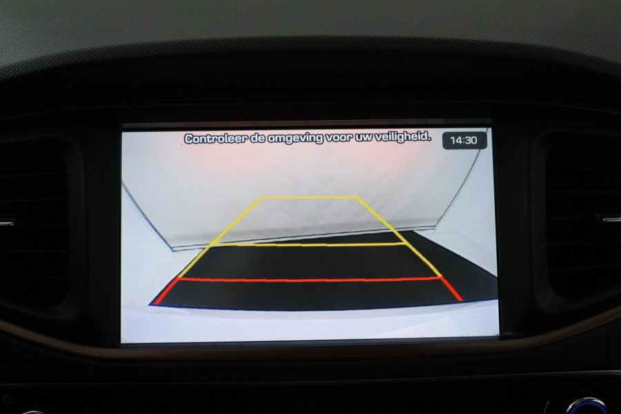 Hyundai IONIQ Premium EV (PANORAMADAK, STOEL/STUUR VERWARMING, CAMERA, ELEKTR STOELEN, NAVIGATIE, PARKEERSENSOREN)