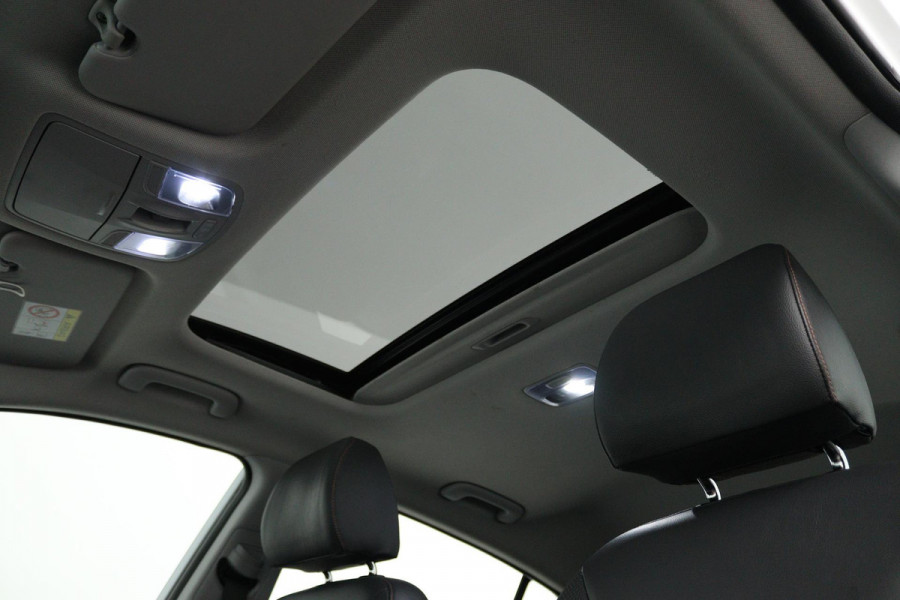 Hyundai IONIQ Premium EV (PANORAMADAK, STOEL/STUUR VERWARMING, CAMERA, ELEKTR STOELEN, NAVIGATIE, PARKEERSENSOREN)