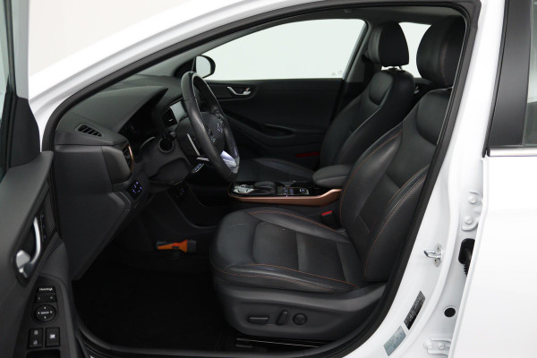 Hyundai IONIQ Premium EV (PANORAMADAK, STOEL/STUUR VERWARMING, CAMERA, ELEKTR STOELEN, NAVIGATIE, PARKEERSENSOREN)
