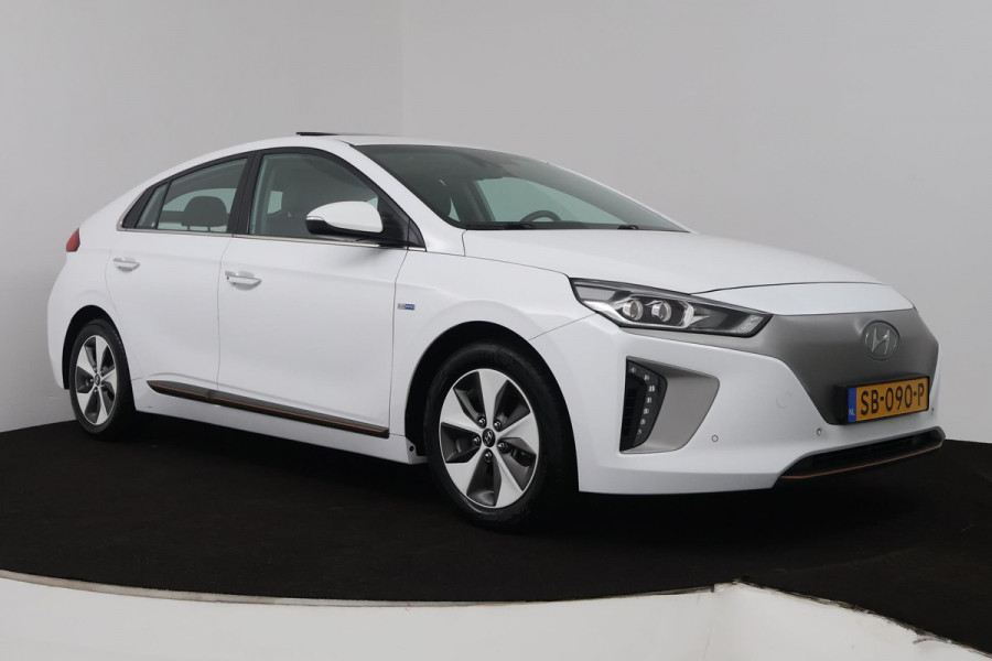 Hyundai IONIQ Premium EV (PANORAMADAK, STOEL/STUUR VERWARMING, CAMERA, ELEKTR STOELEN, NAVIGATIE, PARKEERSENSOREN)