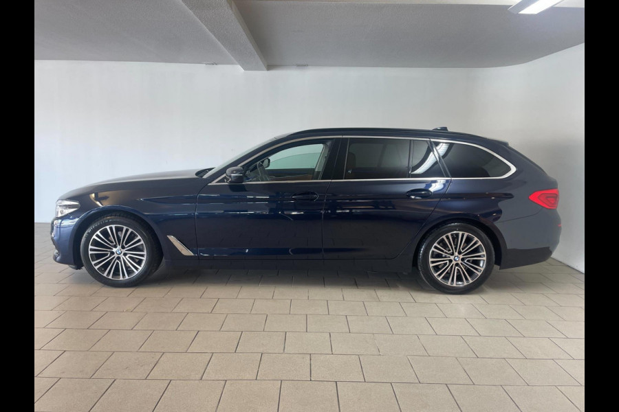 BMW 5 Serie Touring 520i High Executive AUTOMAAT NAVI CRUISE BLUETOOTH LED VERL STUURVERW STOELVERW STOELVENT LEDER NIEUWSTAAT