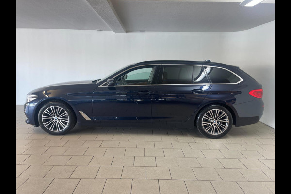 BMW 5 Serie Touring 520i High Executive AUTOMAAT NAVI CRUISE BLUETOOTH LED VERL STUURVERW STOELVERW STOELVENT LEDER NIEUWSTAAT