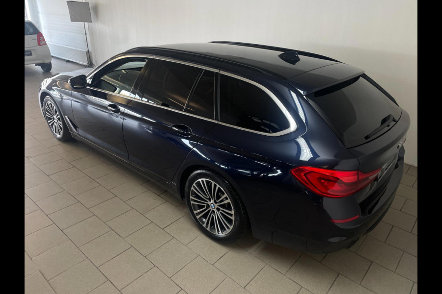 BMW 5 Serie Touring 520i High Executive AUTOMAAT NAVI CRUISE BLUETOOTH LED VERL STUURVERW STOELVERW STOELVENT LEDER NIEUWSTAAT