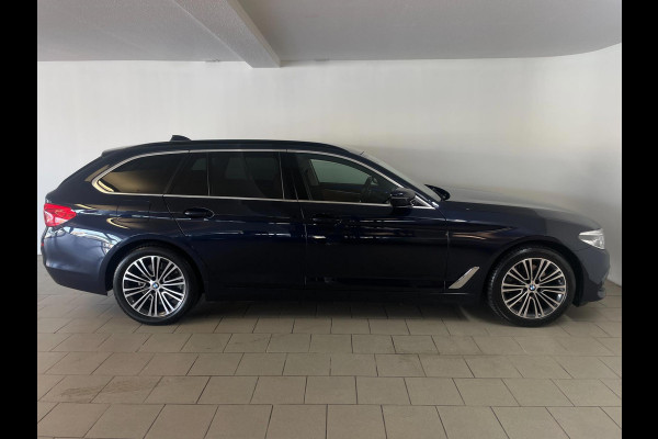 BMW 5 Serie Touring 520i High Executive AUTOMAAT NAVI CRUISE BLUETOOTH LED VERL STUURVERW STOELVERW STOELVENT LEDER NIEUWSTAAT