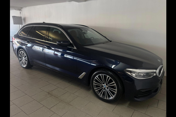BMW 5 Serie Touring 520i High Executive AUTOMAAT NAVI CRUISE BLUETOOTH LED VERL STUURVERW STOELVERW STOELVENT LEDER NIEUWSTAAT