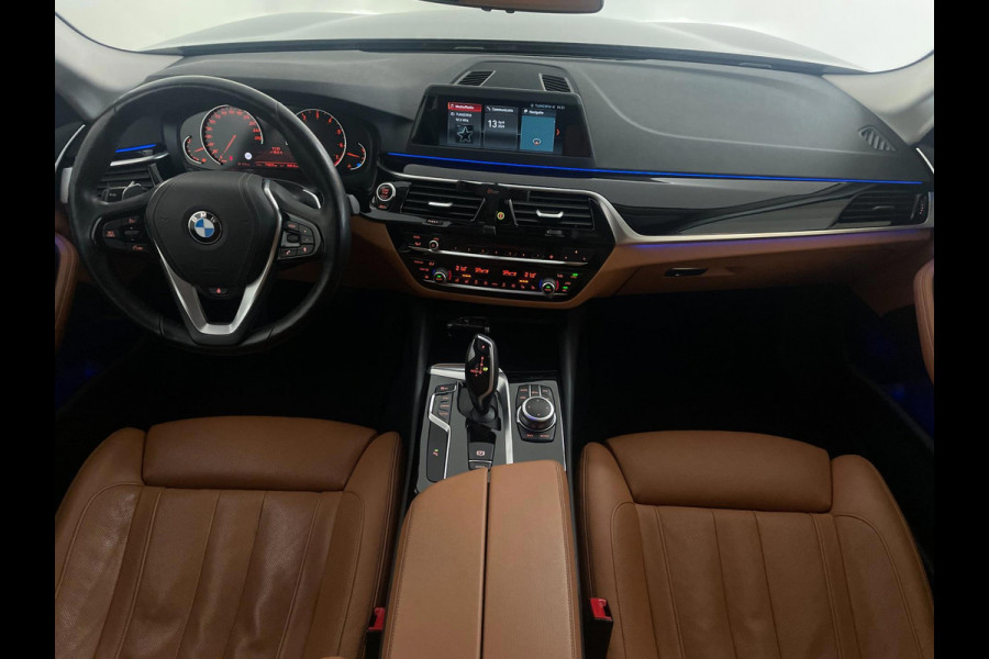 BMW 5 Serie Touring 520i High Executive AUTOMAAT NAVI CRUISE BLUETOOTH LED VERL STUURVERW STOELVERW STOELVENT LEDER NIEUWSTAAT