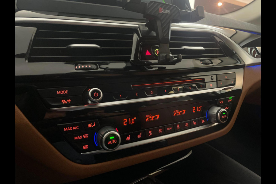 BMW 5 Serie Touring 520i High Executive AUTOMAAT NAVI CRUISE BLUETOOTH LED VERL STUURVERW STOELVERW STOELVENT LEDER NIEUWSTAAT