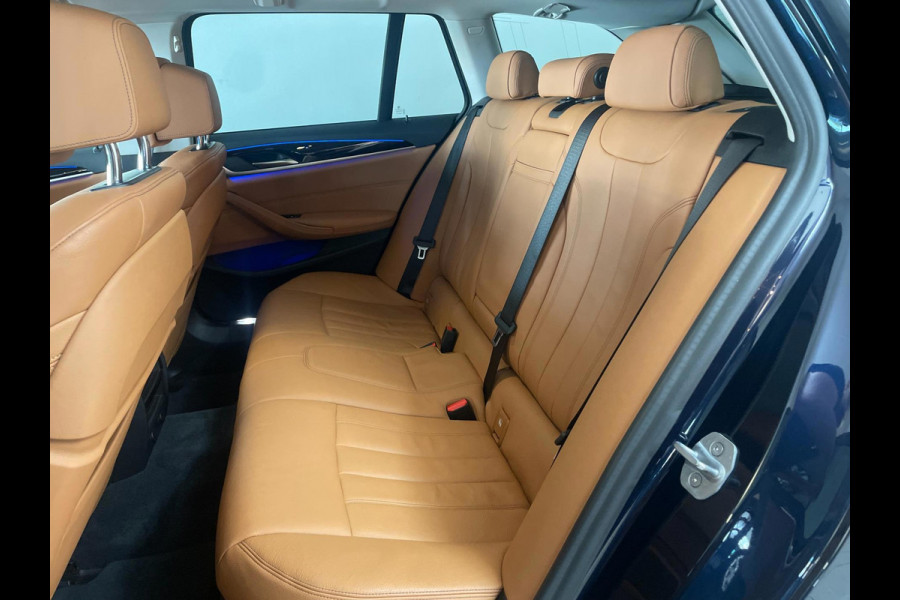 BMW 5 Serie Touring 520i High Executive AUTOMAAT NAVI CRUISE BLUETOOTH LED VERL STUURVERW STOELVERW STOELVENT LEDER NIEUWSTAAT