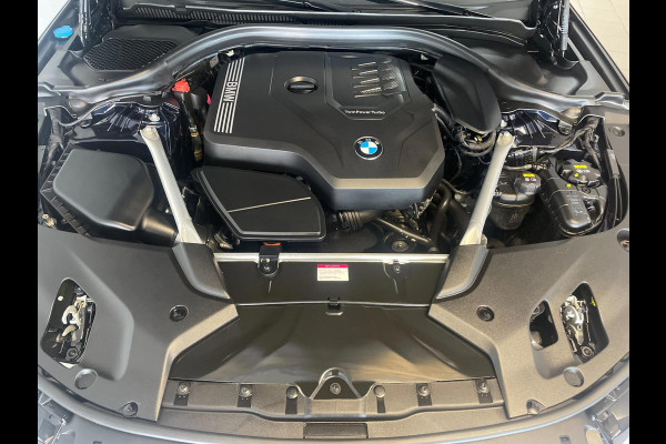 BMW 5 Serie Touring 520i High Executive AUTOMAAT NAVI CRUISE BLUETOOTH LED VERL STUURVERW STOELVERW STOELVENT LEDER NIEUWSTAAT