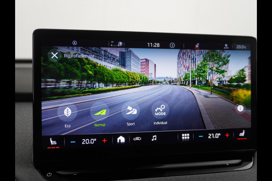 Škoda ENYAQ iV 60 SOH 93% Navi Ecc Adaptive-Cruise Camera Apple Carplay Android Keyless Led Pdc Dab Business Edition Plus Stoelverwarming Bluetooth Dodehoek detector Draadloze tel.lader Rijstrooksensor Regen-Lichtsensor Origineel Nederlandse 1e Eigenaar Auto nieuwprijs €51.910,-