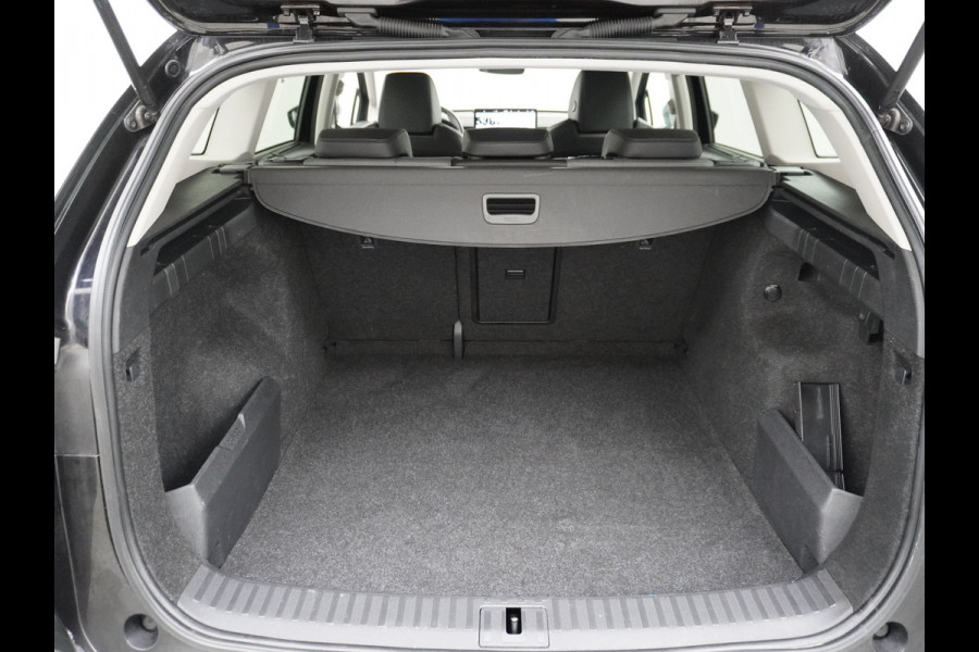 Škoda ENYAQ iV 60 SOH 93% Navi Ecc Adaptive-Cruise Camera Apple Carplay Android Keyless Led Pdc Dab Business Edition Plus Stoelverwarming Bluetooth Dodehoek detector Draadloze tel.lader Rijstrooksensor Regen-Lichtsensor Origineel Nederlandse 1e Eigenaar Auto nieuwprijs €51.910,-