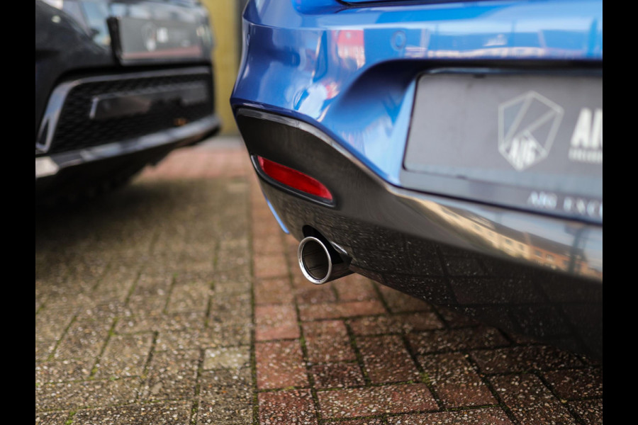 BMW 1-serie 118i Corporate Lease Executive | M-Sport | Shadowline | Leder | Stoelverw. | 18" LM