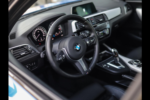 BMW 1-serie 118i Corporate Lease Executive | M-Sport | Shadowline | Leder | Stoelverw. | 18" LM
