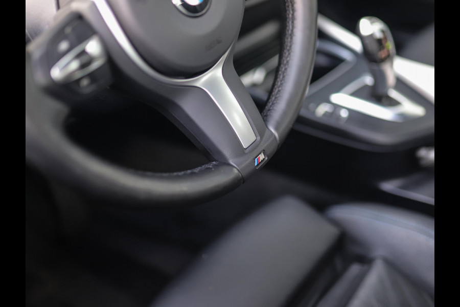 BMW 1-serie 118i Corporate Lease Executive | M-Sport | Shadowline | Leder | Stoelverw. | 18" LM