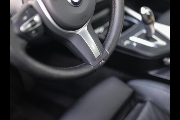 BMW 1-serie 118i Corporate Lease Executive | M-Sport | Shadowline | Leder | Stoelverw. | 18" LM