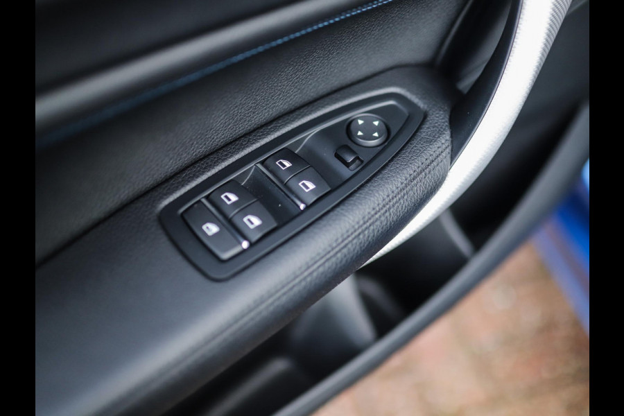 BMW 1-serie 118i Corporate Lease Executive | M-Sport | Shadowline | Leder | Stoelverw. | 18" LM