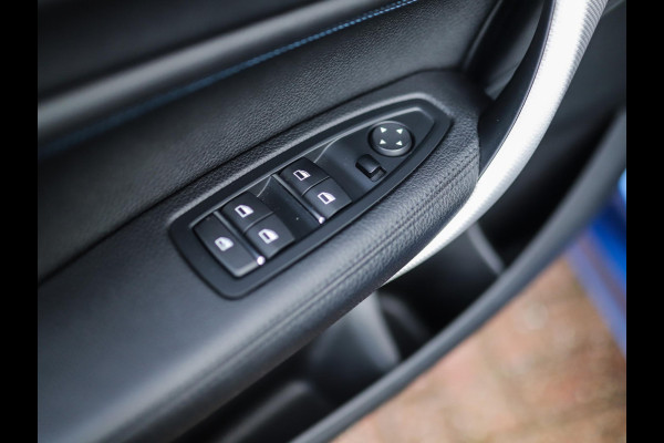 BMW 1-serie 118i Corporate Lease Executive | M-Sport | Shadowline | Leder | Stoelverw. | 18" LM