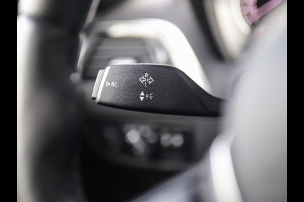 BMW 1-serie 118i Corporate Lease Executive | M-Sport | Shadowline | Leder | Stoelverw. | 18" LM