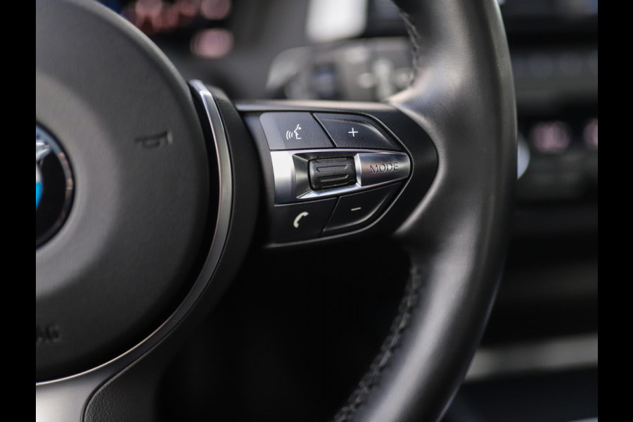 BMW 1-serie 118i Corporate Lease Executive | M-Sport | Shadowline | Leder | Stoelverw. | 18" LM