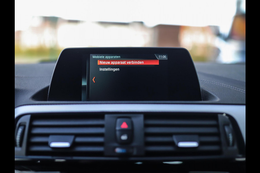 BMW 1-serie 118i Corporate Lease Executive | M-Sport | Shadowline | Leder | Stoelverw. | 18" LM