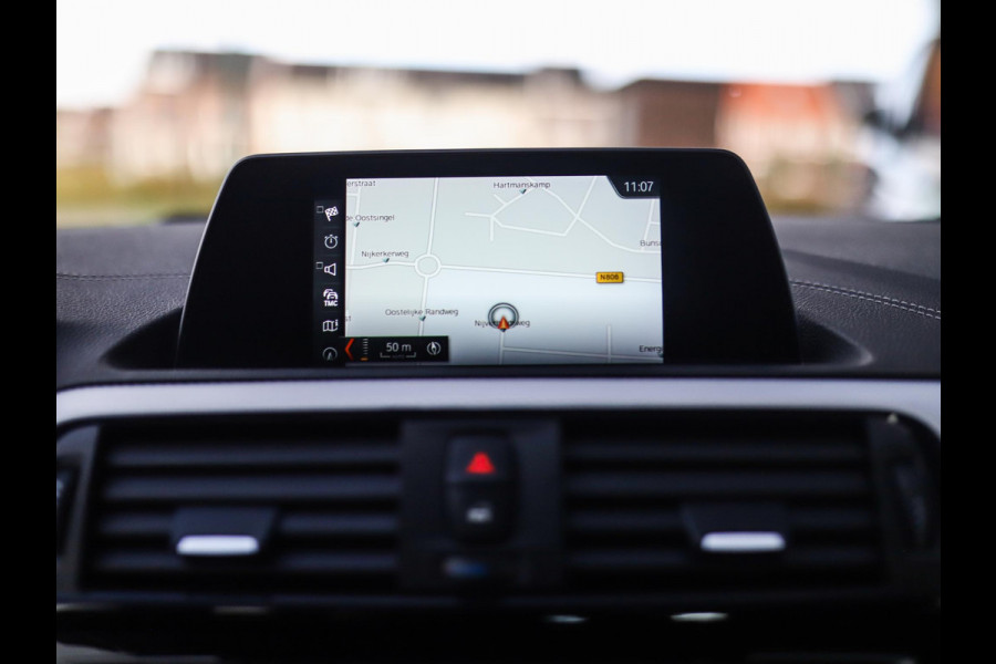 BMW 1-serie 118i Corporate Lease Executive | M-Sport | Shadowline | Leder | Stoelverw. | 18" LM