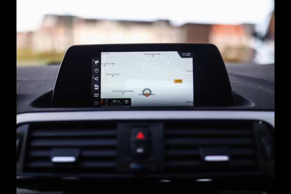 BMW 1-serie 118i Corporate Lease Executive | M-Sport | Shadowline | Leder | Stoelverw. | 18" LM