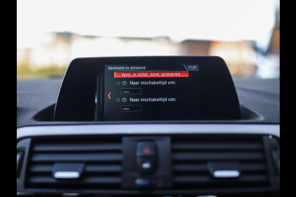 BMW 1-serie 118i Corporate Lease Executive | M-Sport | Shadowline | Leder | Stoelverw. | 18" LM