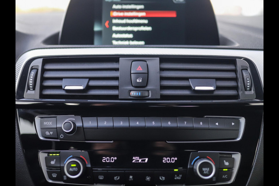 BMW 1-serie 118i Corporate Lease Executive | M-Sport | Shadowline | Leder | Stoelverw. | 18" LM