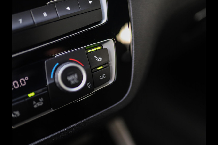 BMW 1-serie 118i Corporate Lease Executive | M-Sport | Shadowline | Leder | Stoelverw. | 18" LM