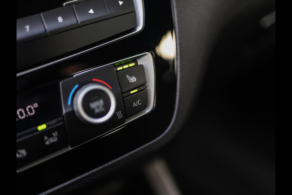 BMW 1-serie 118i Corporate Lease Executive | M-Sport | Shadowline | Leder | Stoelverw. | 18" LM