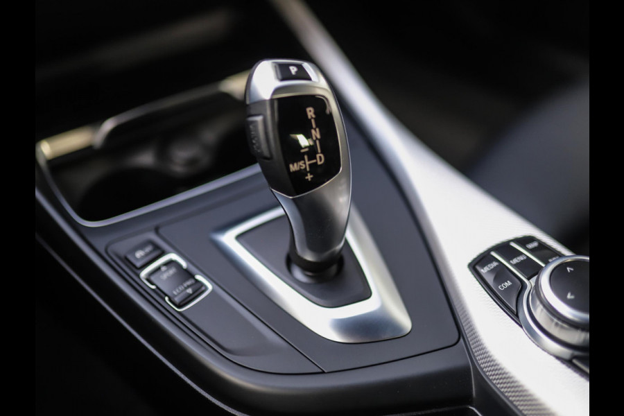 BMW 1-serie 118i Corporate Lease Executive | M-Sport | Shadowline | Leder | Stoelverw. | 18" LM