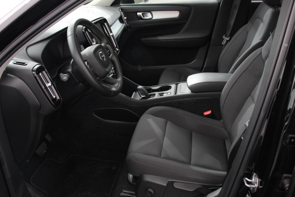 Volvo XC40 1.5 T3 163pk Automaat Momentum Navigatie Apple Carplay/Android Auto Stoelverwarming Parkeersensoren Adaptive Cruise Control Virtual Cockpit LED kop- en mistlampen Draadloos laden Sensus Connect met High Performance Sound