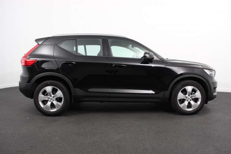 Volvo XC40 1.5 T3 163pk Automaat Momentum Navigatie Apple Carplay/Android Auto Stoelverwarming Parkeersensoren Adaptive Cruise Control Virtual Cockpit LED kop- en mistlampen Draadloos laden Sensus Connect met High Performance Sound