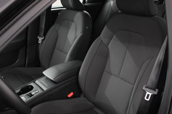 Volvo XC40 1.5 T3 163pk Automaat Momentum Navigatie Apple Carplay/Android Auto Stoelverwarming Parkeersensoren Adaptive Cruise Control Virtual Cockpit LED kop- en mistlampen Draadloos laden Sensus Connect met High Performance Sound