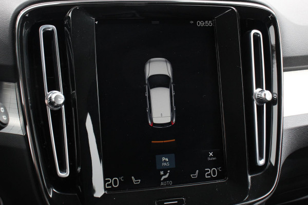 Volvo XC40 1.5 T3 163pk Automaat Momentum Navigatie Apple Carplay/Android Auto Stoelverwarming Parkeersensoren Adaptive Cruise Control Virtual Cockpit LED kop- en mistlampen Draadloos laden Sensus Connect met High Performance Sound