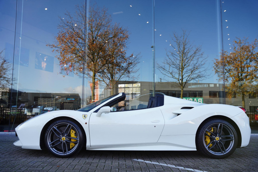 Ferrari 488 3.9 Spider HELE Passenger Display Carbon Lifting