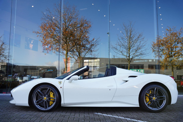 Ferrari 488 3.9 Spider HELE Passenger Display Carbon Lifting