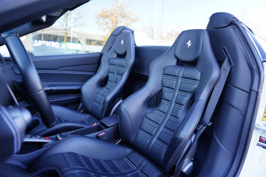 Ferrari 488 3.9 Spider HELE Passenger Display Carbon Lifting