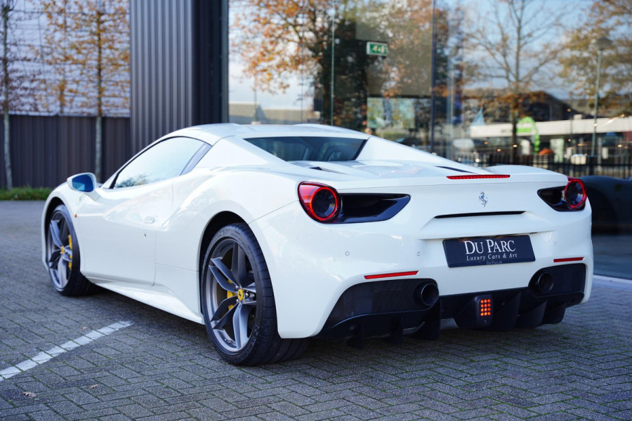 Ferrari 488 3.9 Spider HELE Passenger Display Carbon Lifting