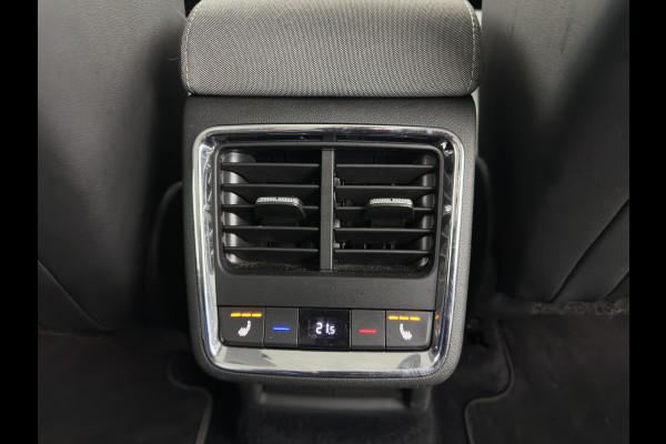 Škoda ENYAQ iV 80 [ 3-Fase ] {SOH-88% } (INCL-BTW) *LEATHER-FABRIC | FULL-LED | DIGI-COCKPIT | CAMERA | KEYLESS | NAVI-FULLMAP | AMBIENT-LIGHT | ECC | HEATED-COMFORTSEATS | DAB+ | PDC | CRUISE | CARPLAY | TOWBAR | 19"ALU*