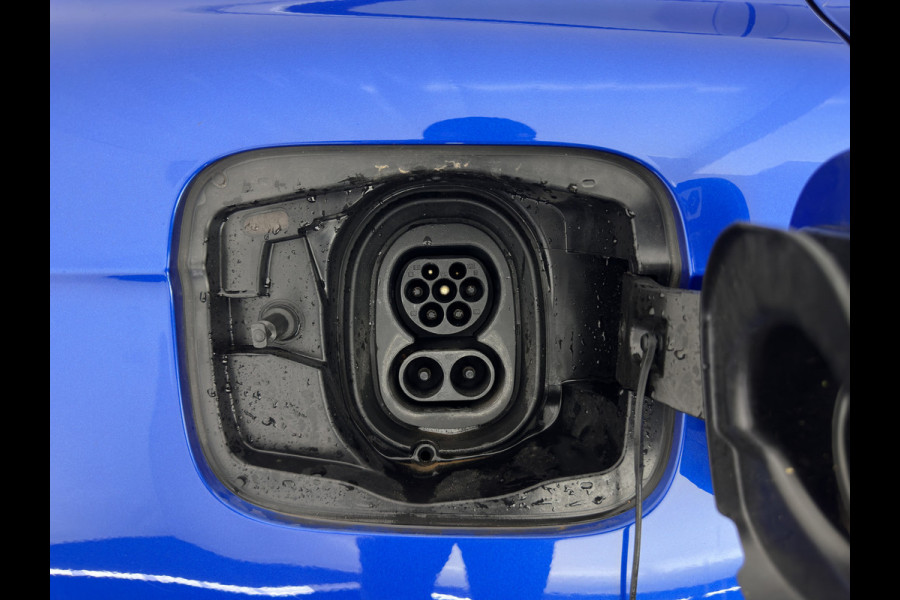 Škoda ENYAQ iV 80 [ 3-Fase ] {SOH-88% } (INCL-BTW) *LEATHER-FABRIC | FULL-LED | DIGI-COCKPIT | CAMERA | KEYLESS | NAVI-FULLMAP | AMBIENT-LIGHT | ECC | HEATED-COMFORTSEATS | DAB+ | PDC | CRUISE | CARPLAY | TOWBAR | 19"ALU*