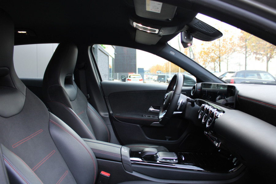Mercedes-Benz A-Klasse 180 Business Solution AMG | NAP | CAMERA | CARPLAY | STOELVERW | AMG-LINE