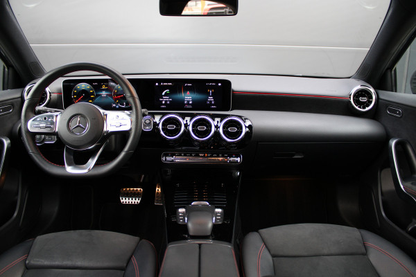 Mercedes-Benz A-Klasse 180 Business Solution AMG | NAP | CAMERA | CARPLAY | STOELVERW | AMG-LINE