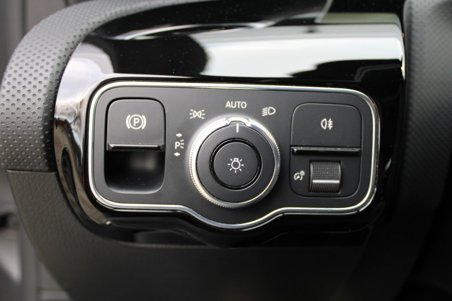 Mercedes-Benz A-Klasse 180 Business Solution AMG | NAP | CAMERA | CARPLAY | STOELVERW | AMG-LINE