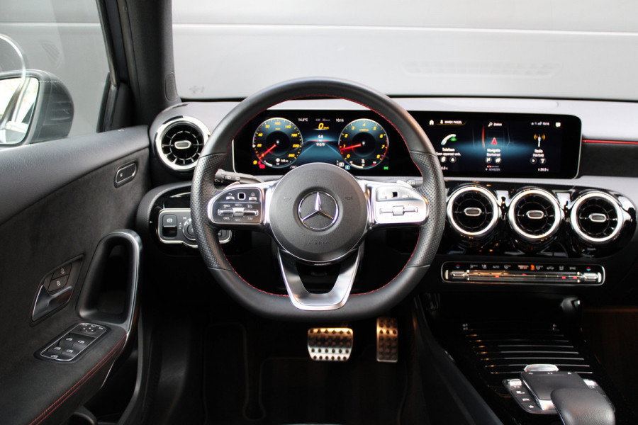 Mercedes-Benz A-Klasse 180 Business Solution AMG | NAP | CAMERA | CARPLAY | STOELVERW | AMG-LINE