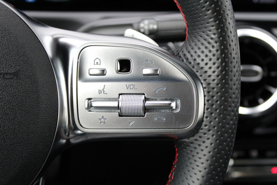 Mercedes-Benz A-Klasse 180 Business Solution AMG | NAP | CAMERA | CARPLAY | STOELVERW | AMG-LINE