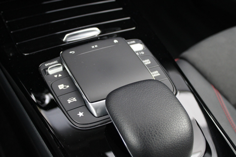 Mercedes-Benz A-Klasse 180 Business Solution AMG | NAP | CAMERA | CARPLAY | STOELVERW | AMG-LINE
